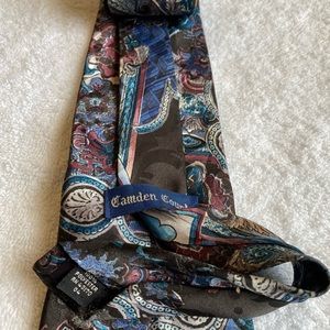 Men’s 100% polyester tie.